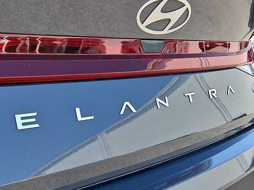 Used 2024 Hyundai Elantra SE FWD image 30