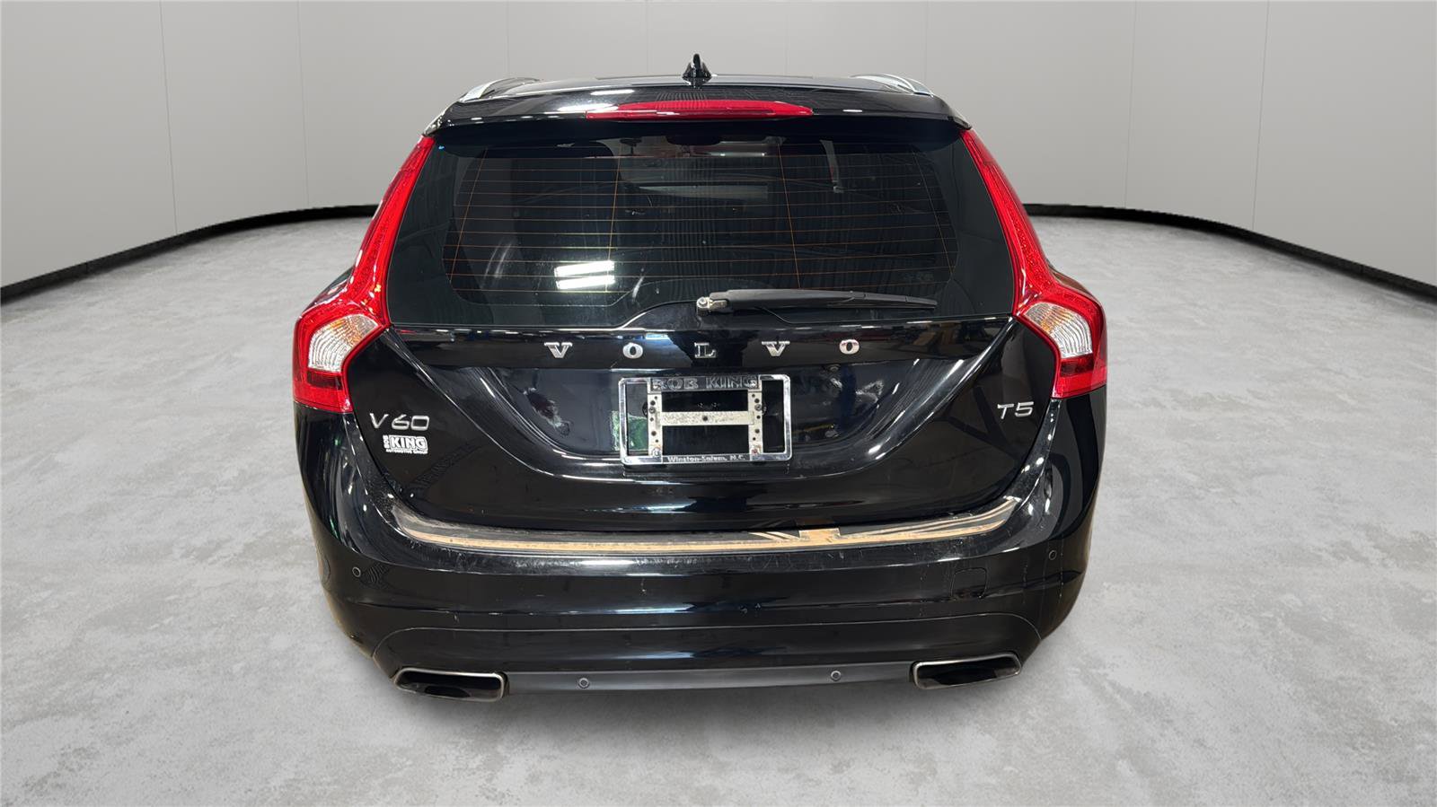 Used 2017 Volvo V60 T5 Premier w/ Convenience Package FWD image 4