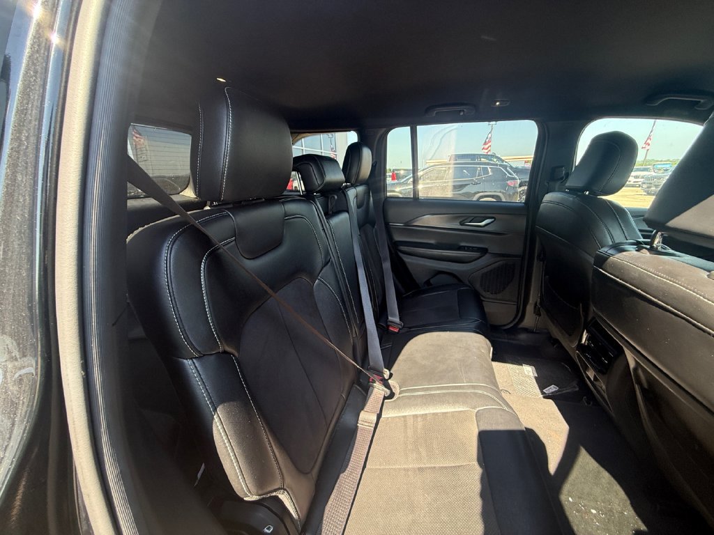 Used 2024 Jeep Grand Cherokee Altitude AWD/4WD image 43