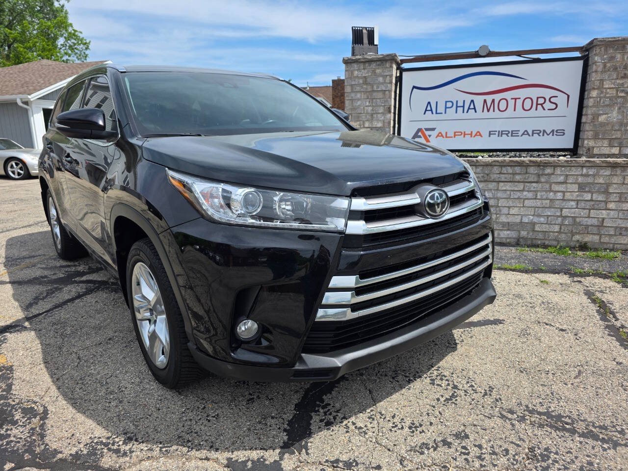 Used 2017 Toyota Highlander Limited AWD/4WD image 1