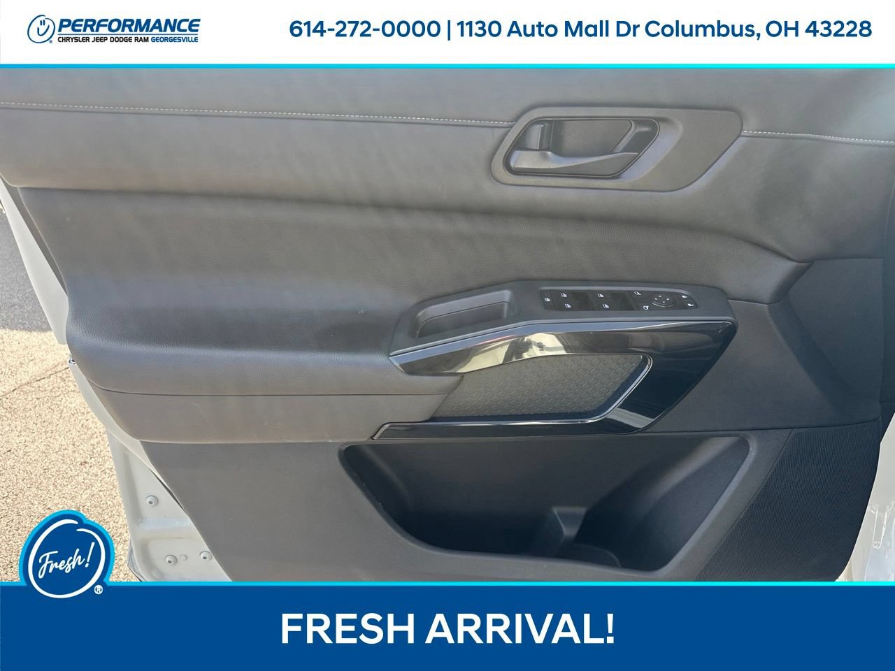 Used 2023 Nissan Pathfinder SV AWD/4WD image 15