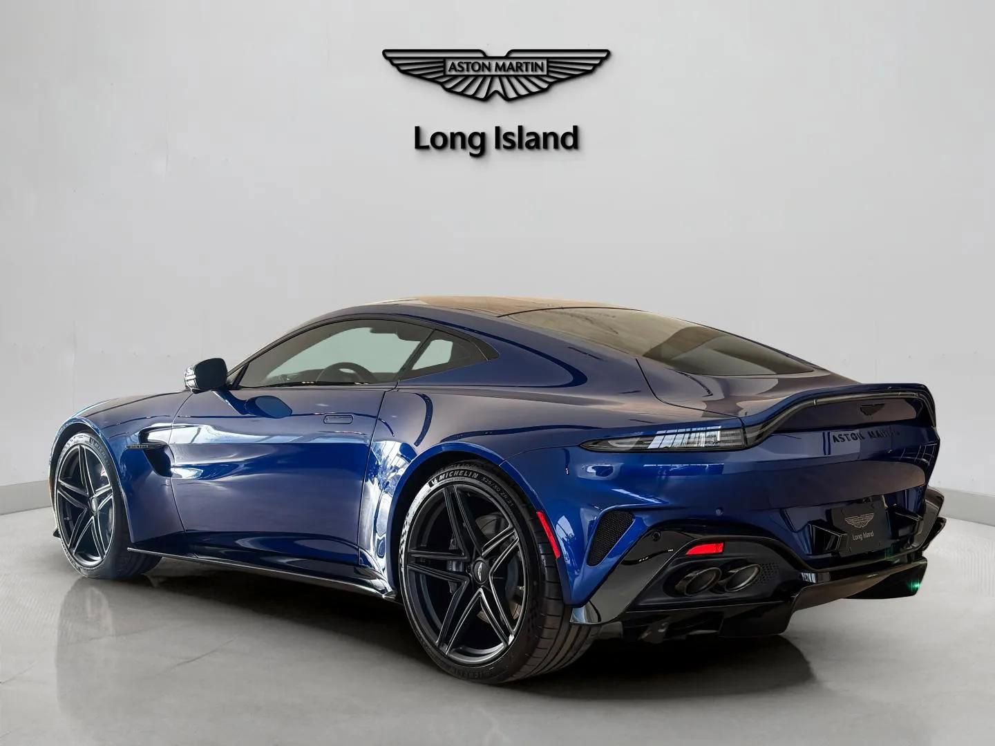 Used 2025 Aston Martin V8 Vantage Coupe image 4