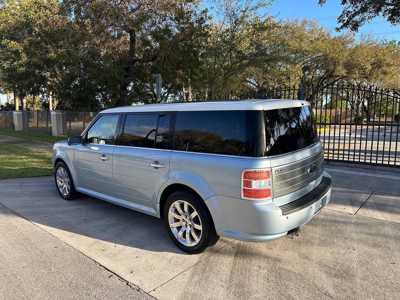 Used 2009 Ford Flex Limited image 9