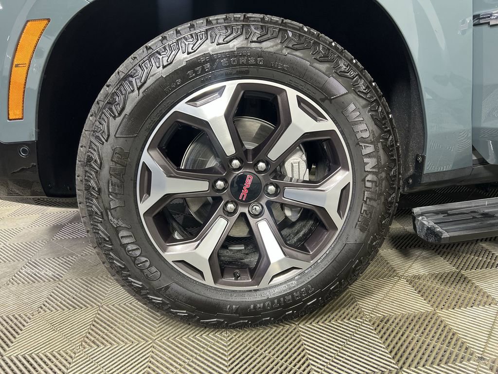 Certified 2025 GMC Yukon AT4 Ultimate w/ LPO, Floor Liner Package AWD/4WD image 33