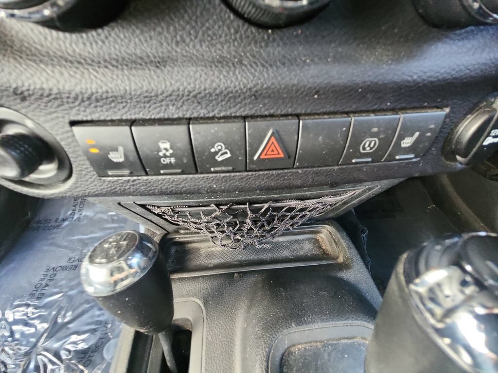 Used 2017 Jeep Wrangler Unlimited Sahara AWD/4WD image 20