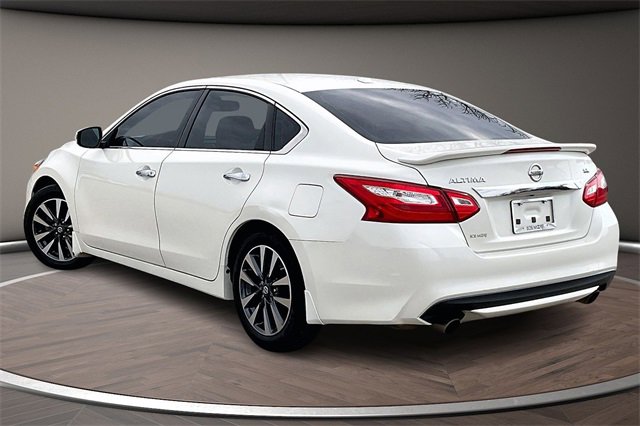 Used 2016 Nissan Altima 2.5 SL w/ Moonroof Package image 11