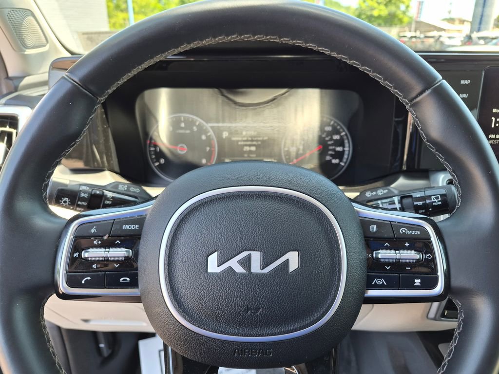 Used 2022 Kia Sorento SX AWD/4WD image 16
