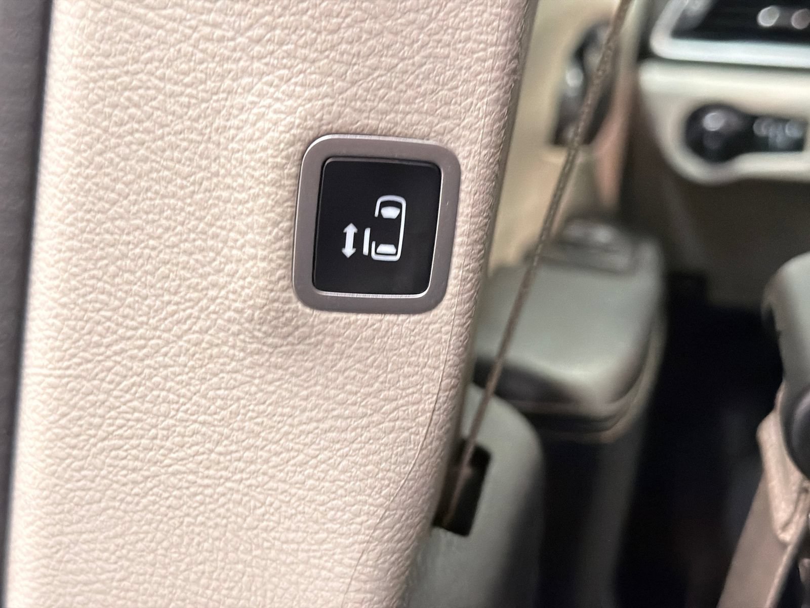 Used 2024 Chrysler Pacifica Touring-L FWD image 18
