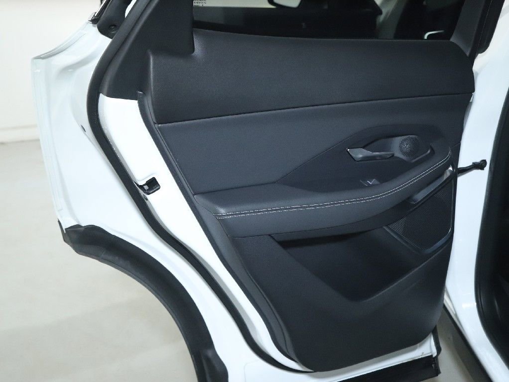 Certified 2024 Jaguar E-PACE R-Dynamic SE image 32