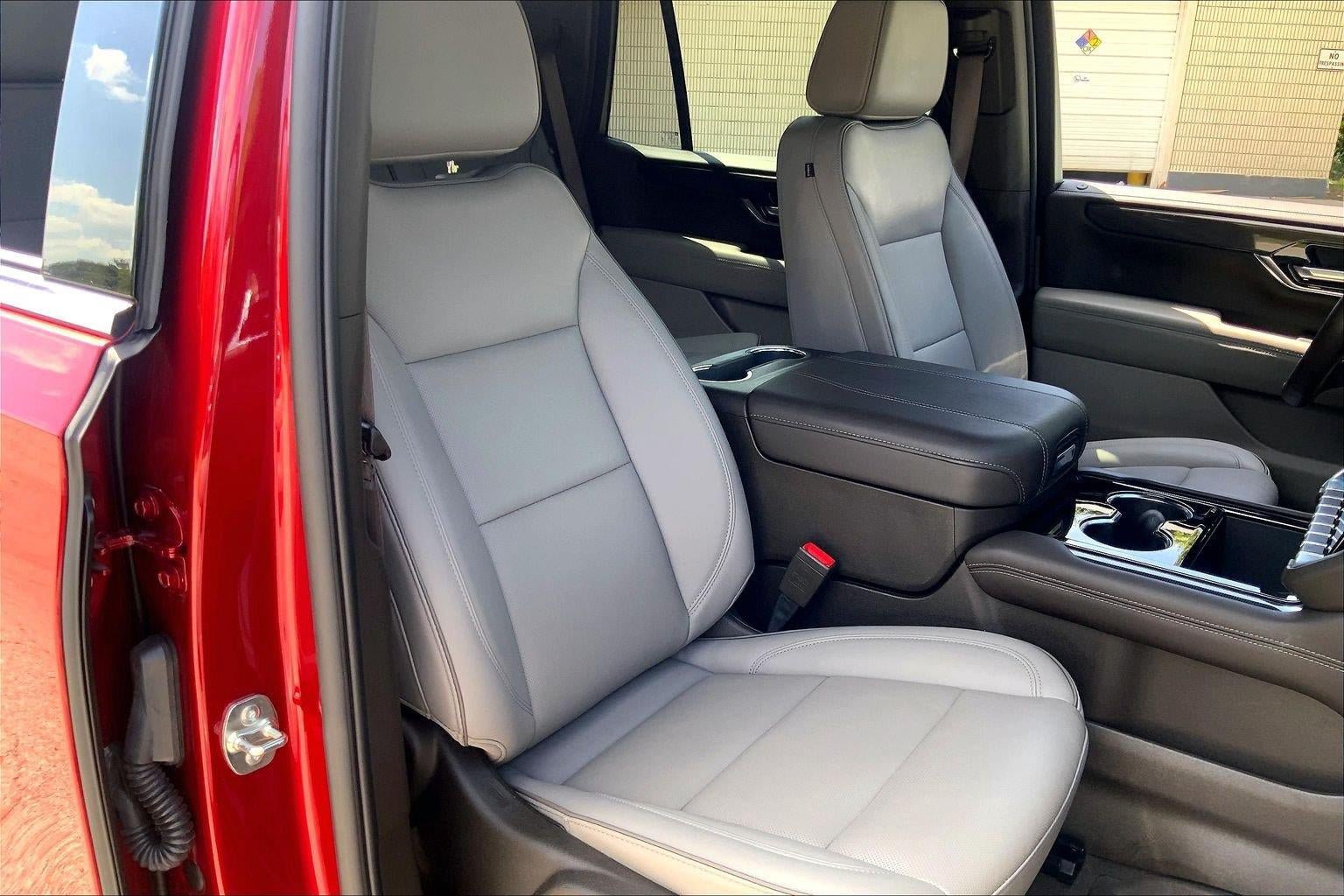 Used 2026 GMC Yukon Elevation AWD/4WD image 7