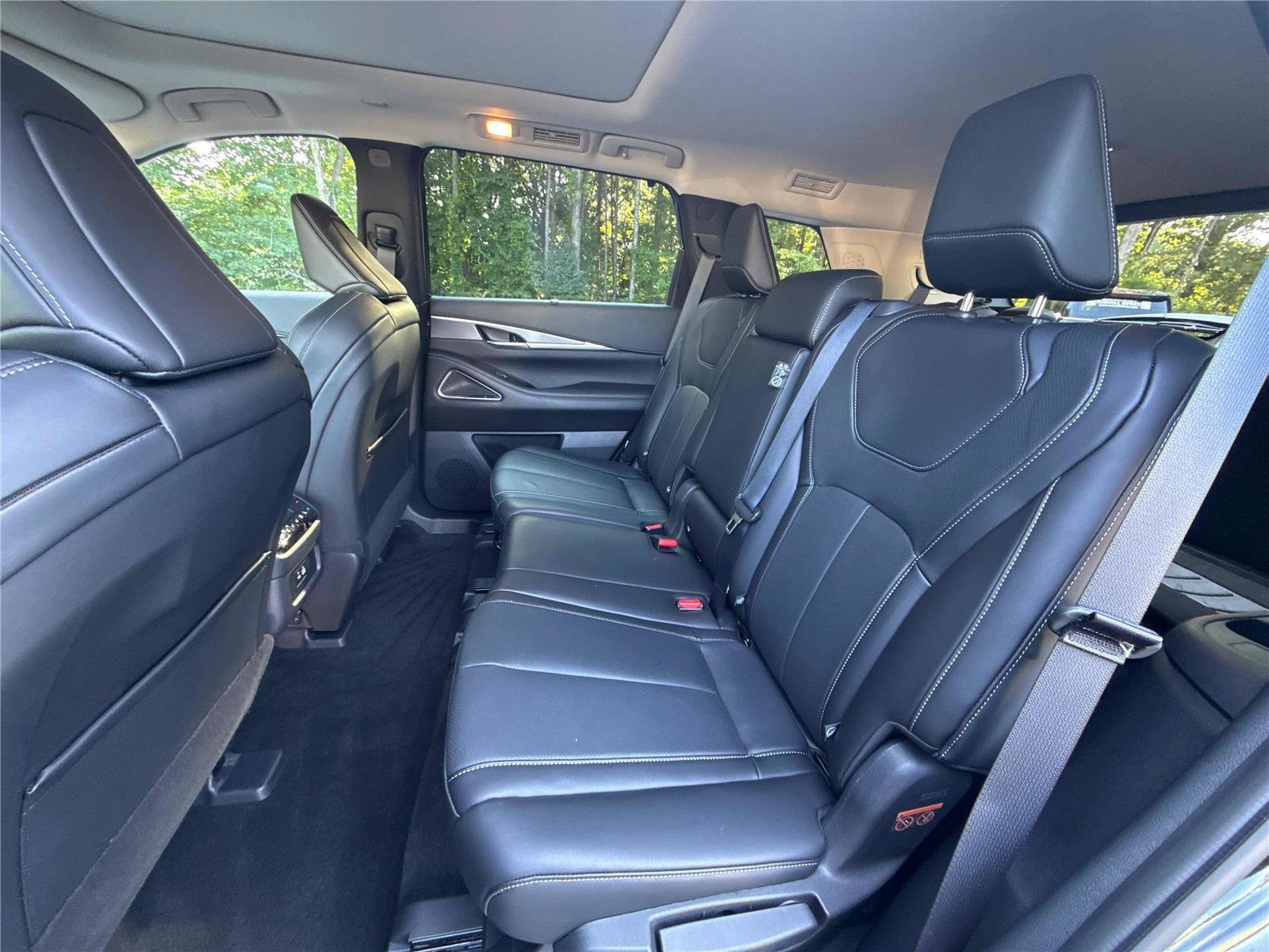 Used 2025 INFINITI QX60 Luxe FWD image 12
