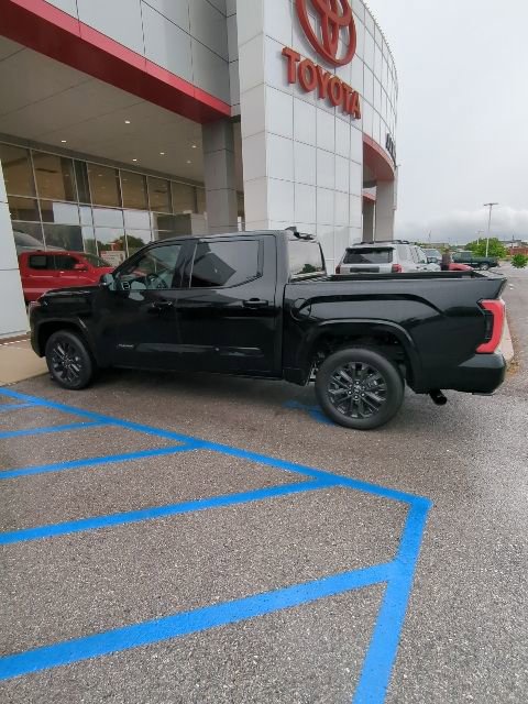 Used 2023 Toyota Tundra Platinum AWD/4WD image 3