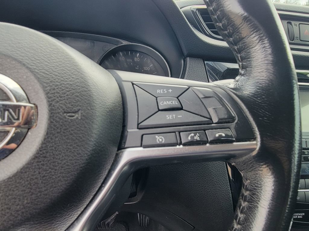 Used 2017 Nissan Rogue SV image 22