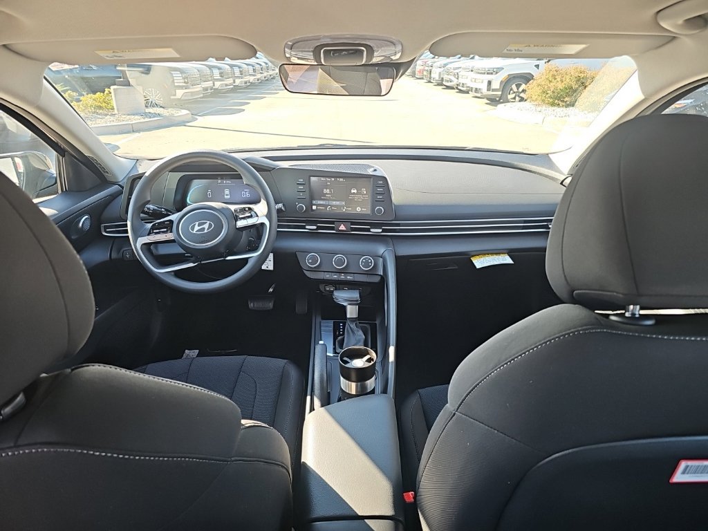 New 2026 Hyundai Elantra SE FWD image 29