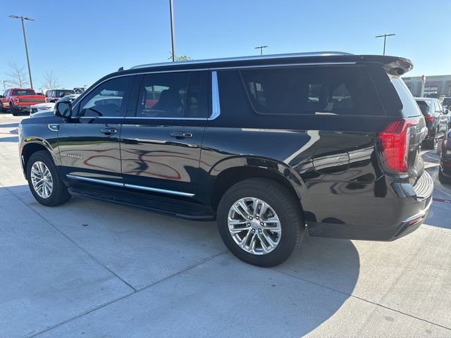 Used 2024 GMC Yukon XL SLT w/ SLT Premium Package image 3