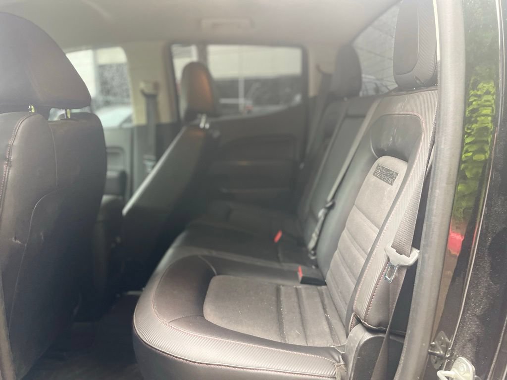 Used 2015 GMC Canyon SLE w/ All-Terrain Package AWD/4WD image 18