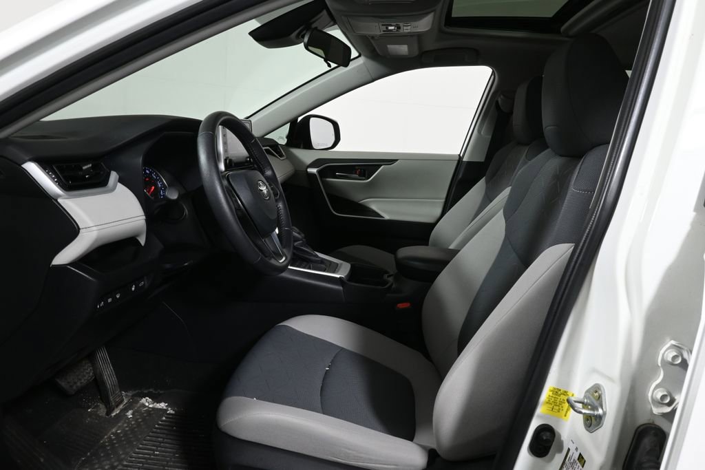 Used 2021 Toyota RAV4 XLE w/ Convenience Package AWD/4WD image 3