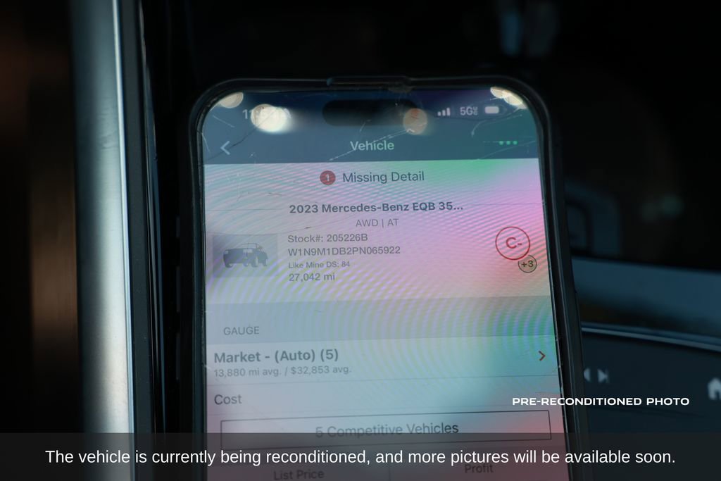 Used 2023 Mercedes-Benz EQB 350 4MATIC SUV w/ Exclusive Package image 19