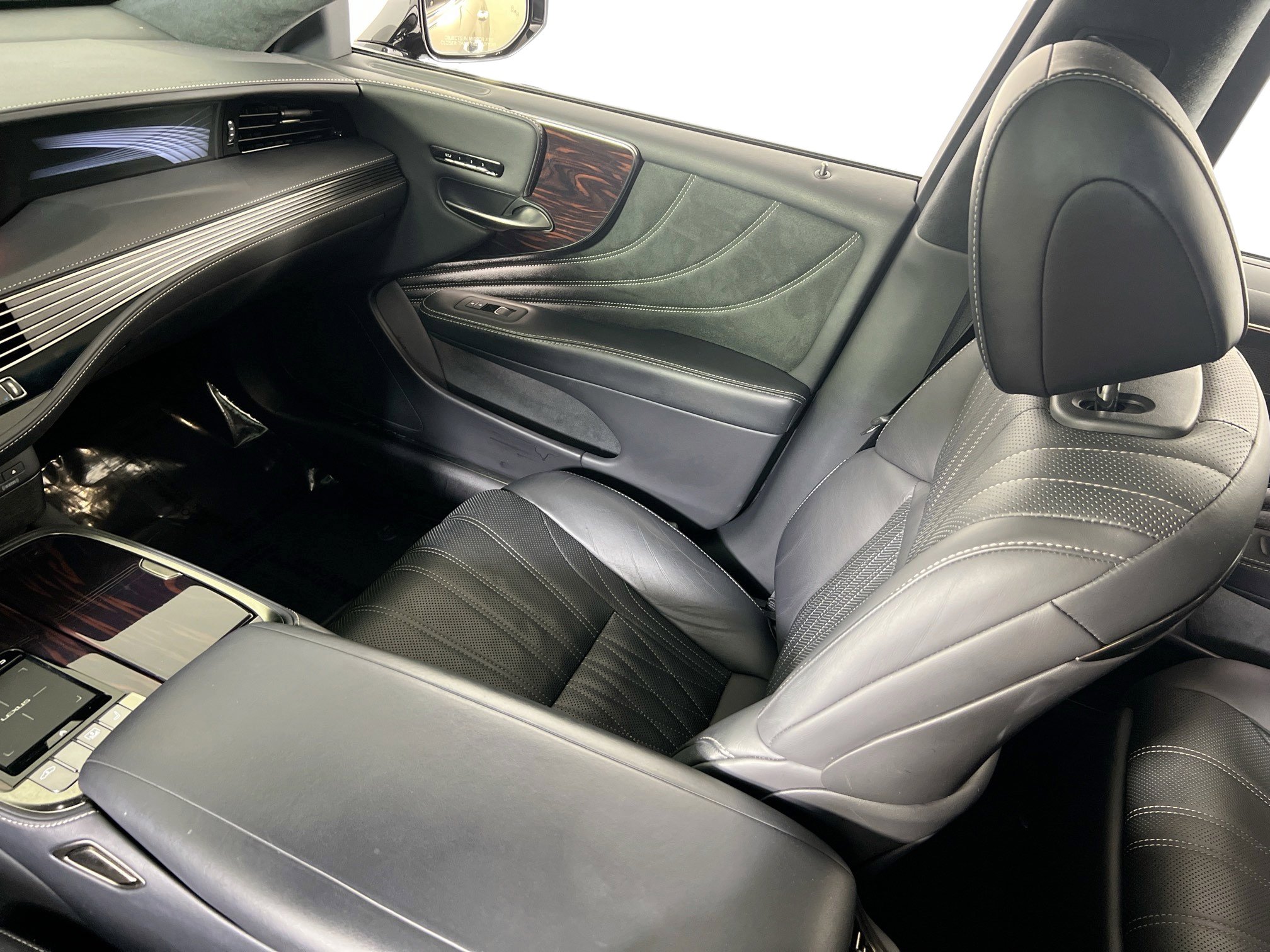 Used 2018 Lexus LS 500 AWD image 24