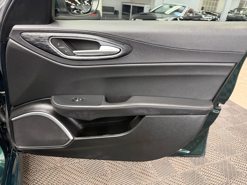 Used 2020 Alfa Romeo Giulia RWD image 53