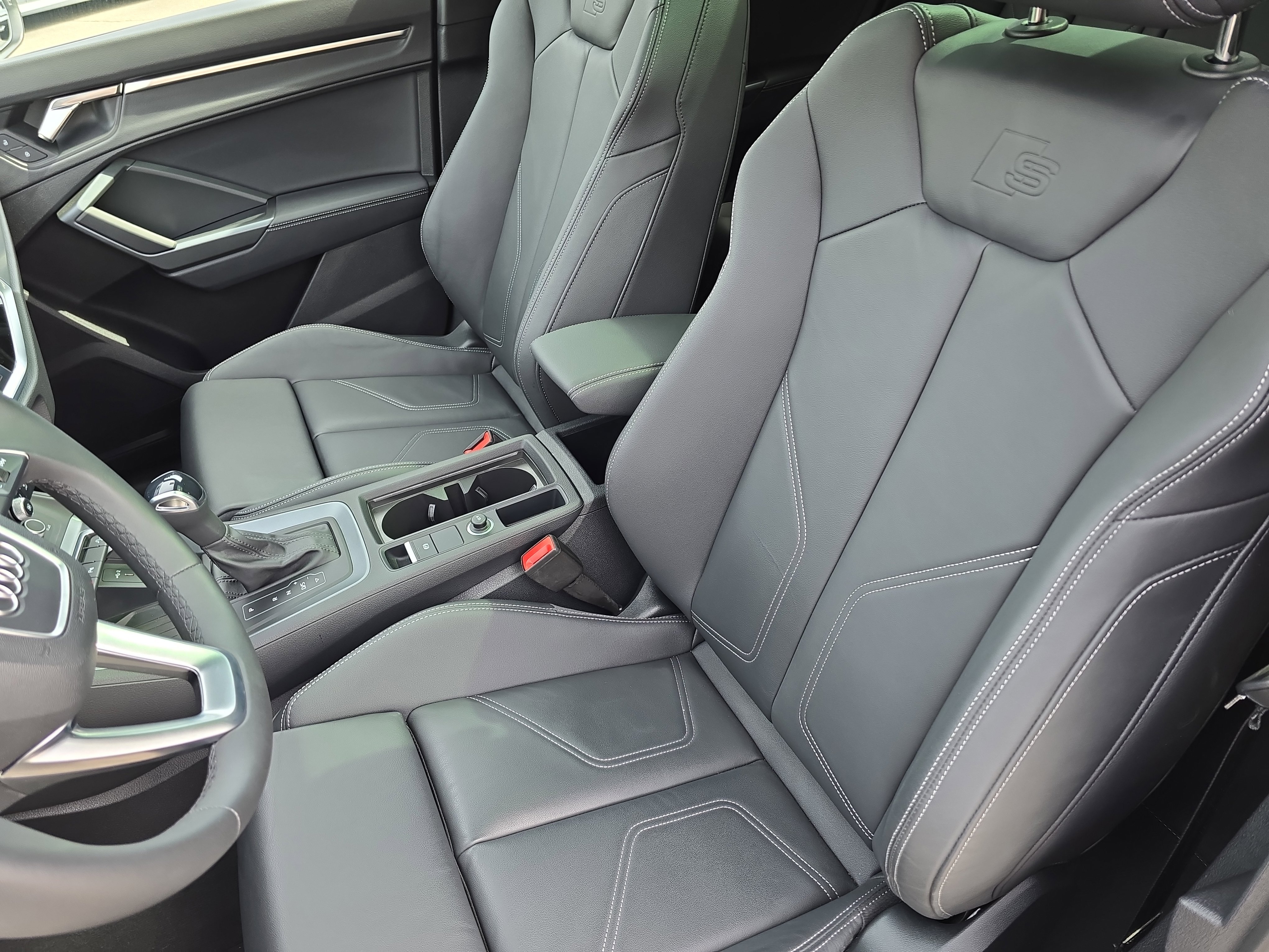 Used 2025 Audi Q3 2.0T Premium w/ Convenience Package image 15