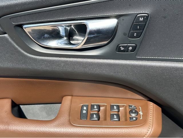 Used 2020 Volvo XC60 T5 Momentum w/ Protection Package Premier FWD image 33
