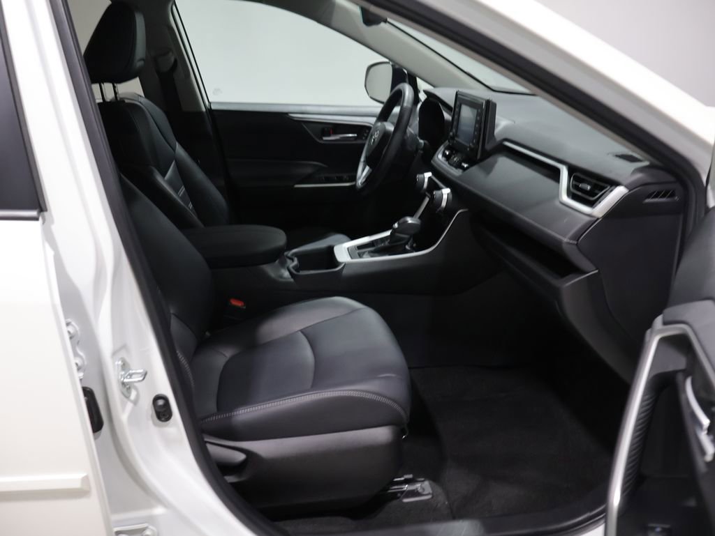 Used 2022 Toyota RAV4 XLE Premium image 23