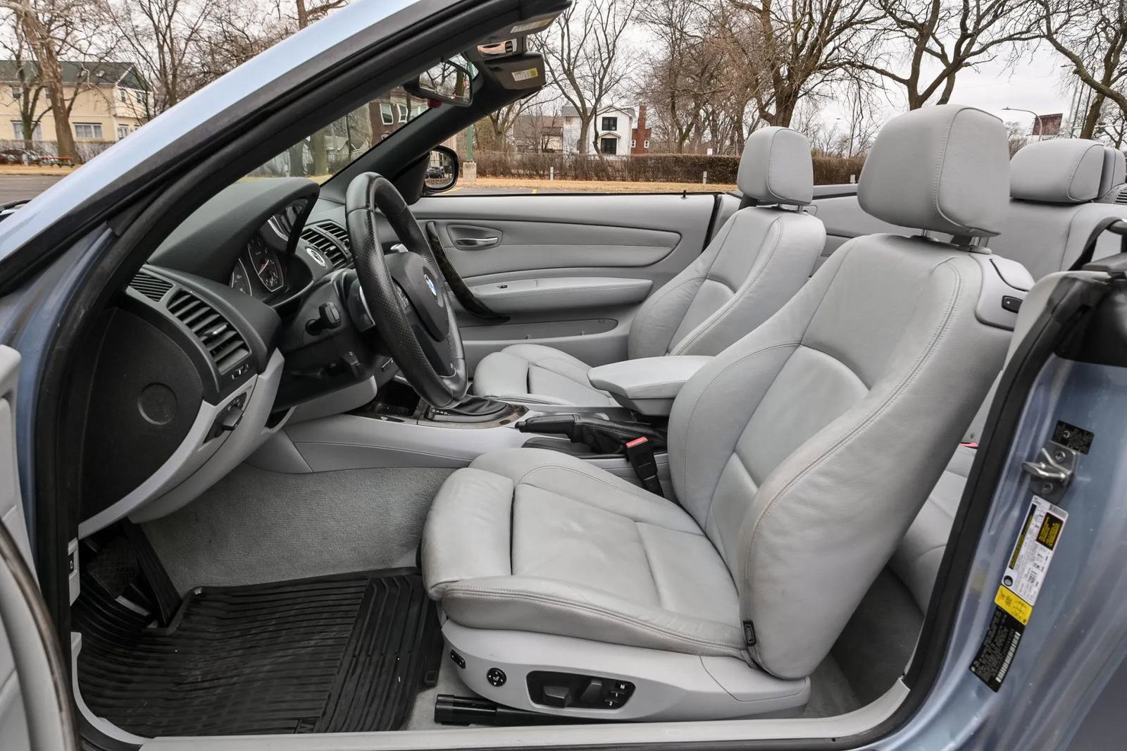 Used 2010 BMW 135i Convertible image 7