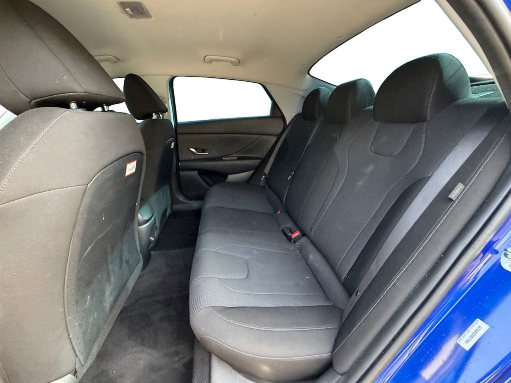 Used 2025 Hyundai Elantra SE image 14