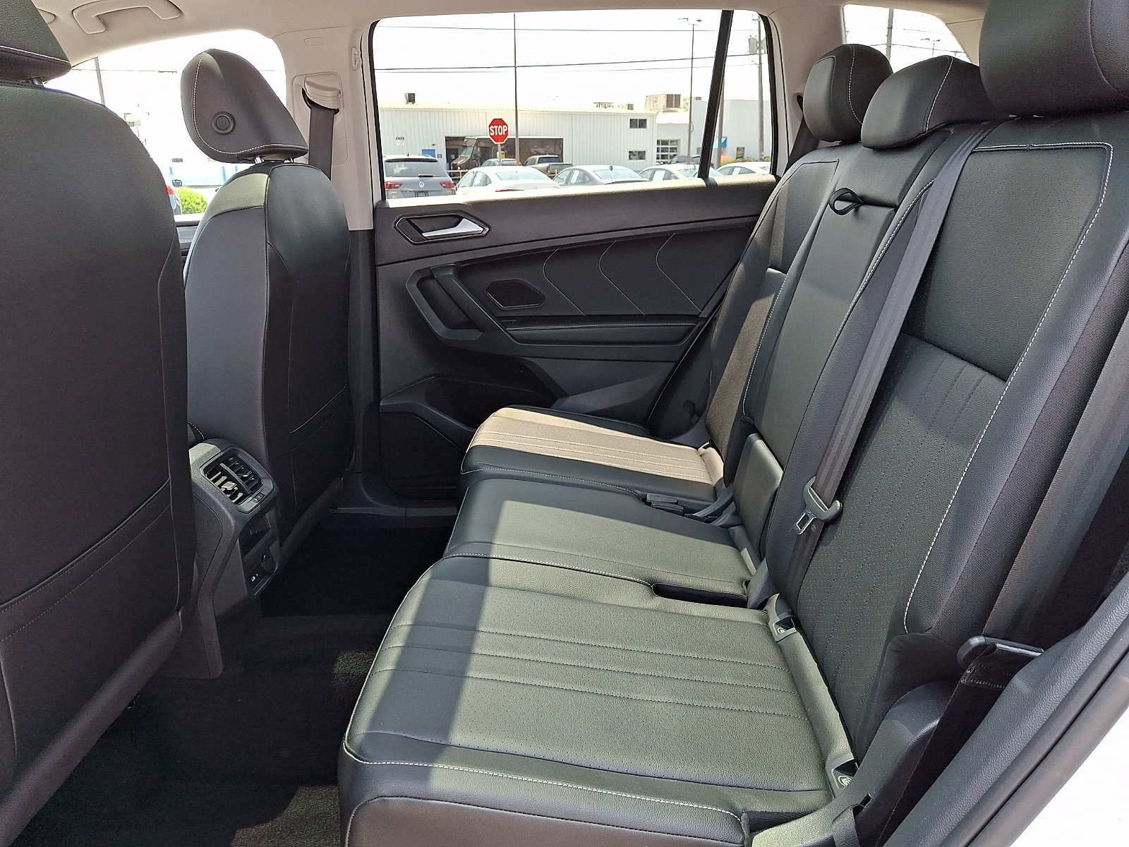 Used 2022 Volkswagen Tiguan SE AWD/4WD image 10
