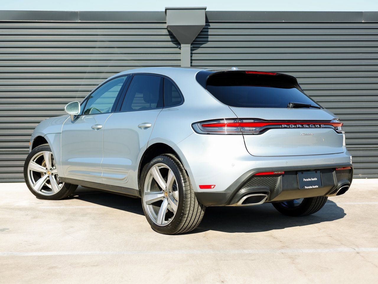 Certified 2025 Porsche Macan image 3