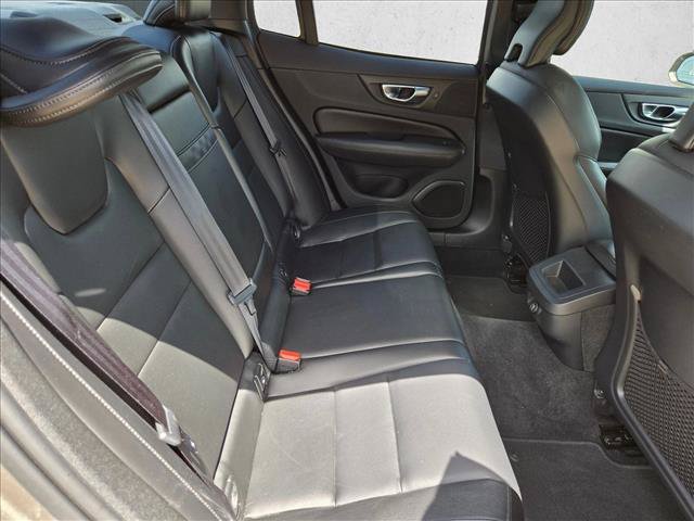 Used 2020 Volvo S60 T5 Momentum FWD image 20