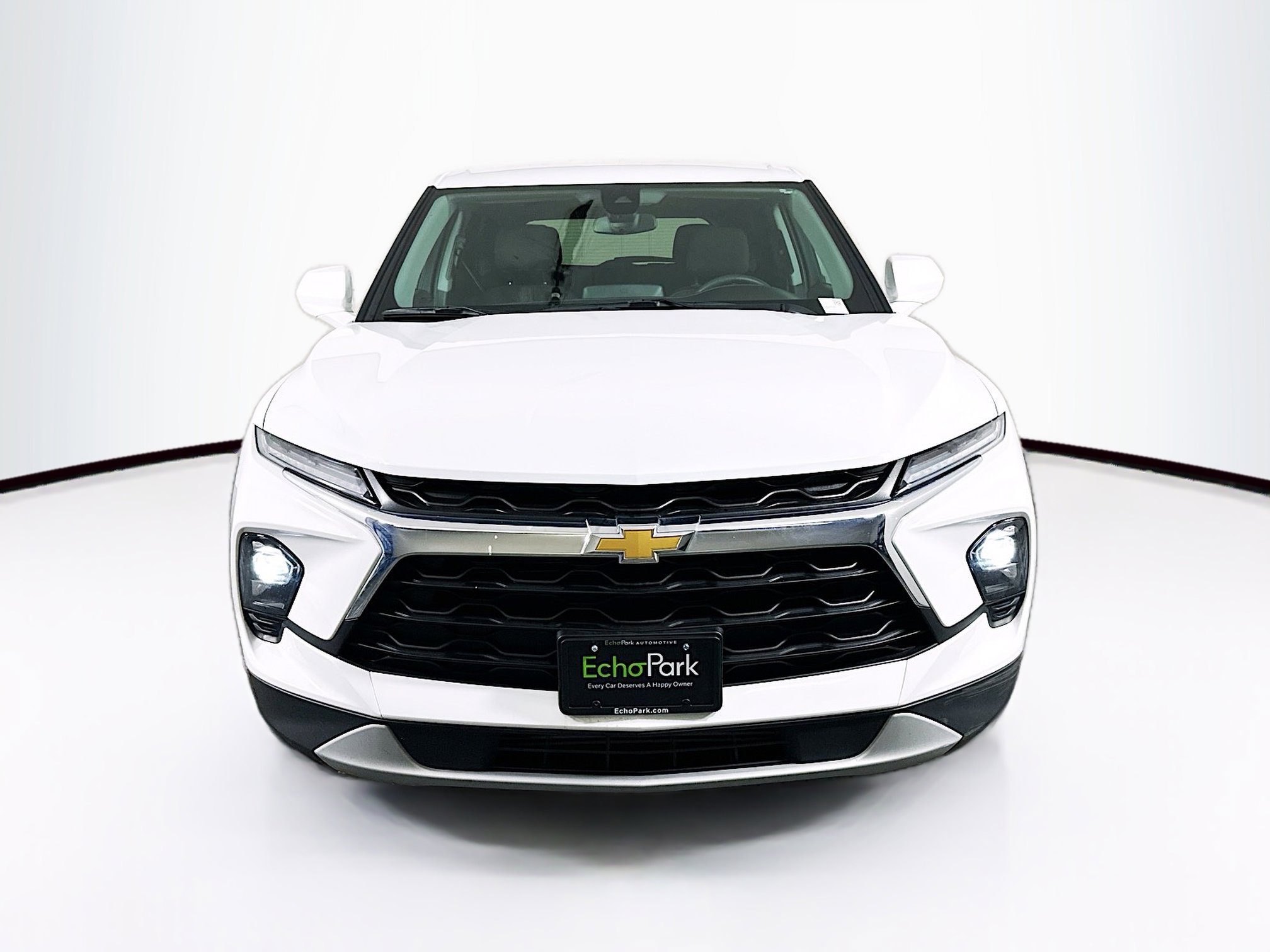 Used 2025 Chevrolet Blazer LT FWD image 2