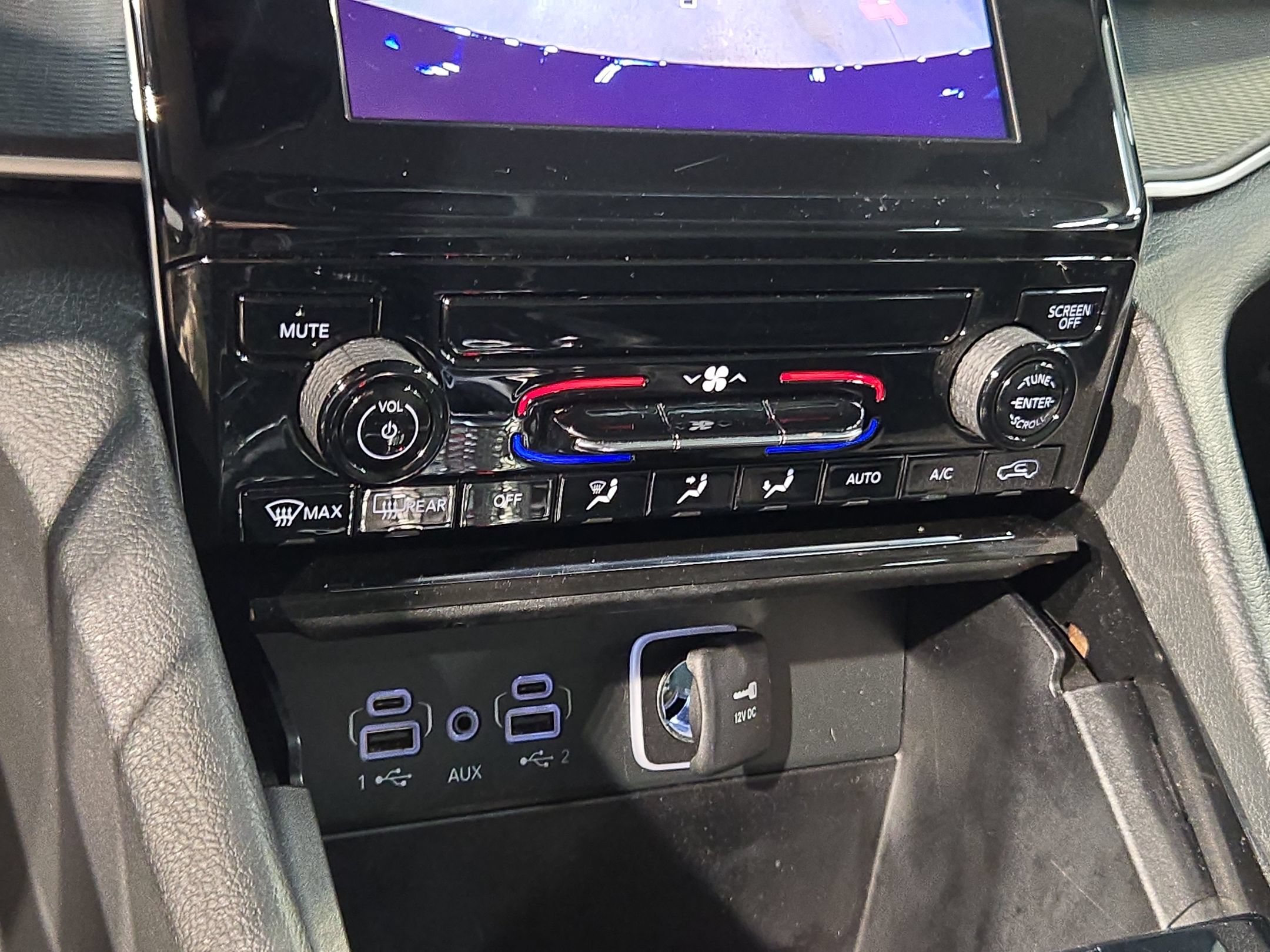 Used 2023 Jeep Grand Cherokee Laredo AWD/4WD image 31