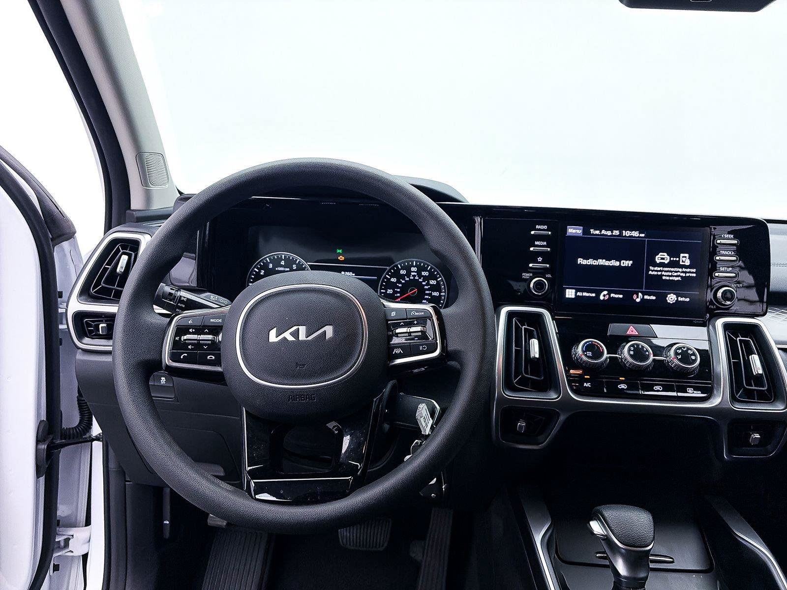 Used 2023 Kia Sorento LX FWD image 3