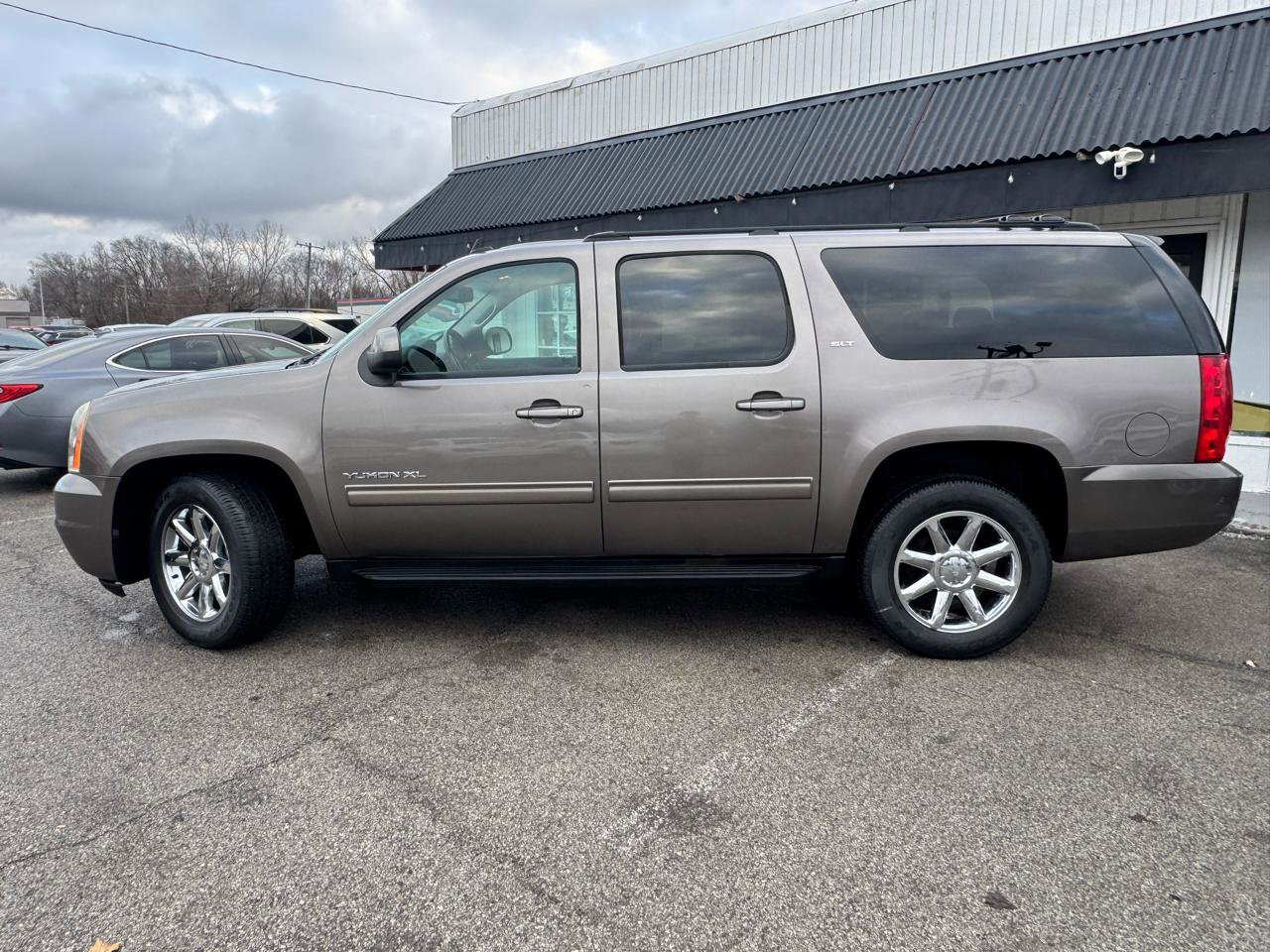 Used 2013 GMC Yukon XL SLT AWD/4WD image 3