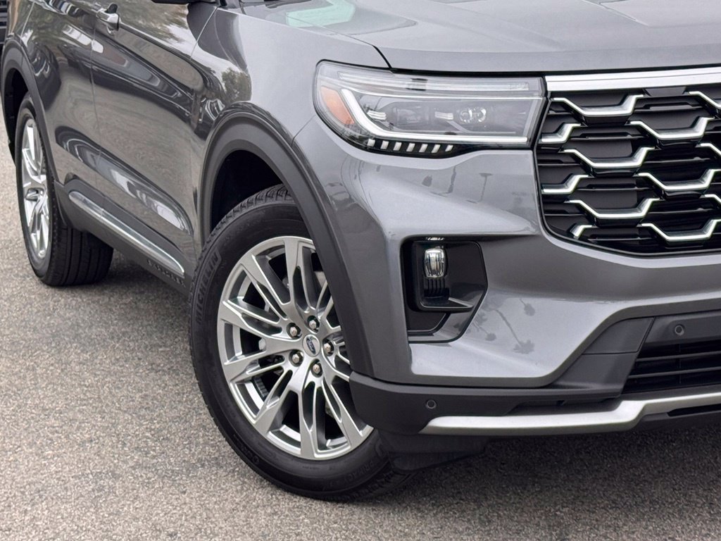 Used 2026 Ford Explorer Platinum RWD image 4