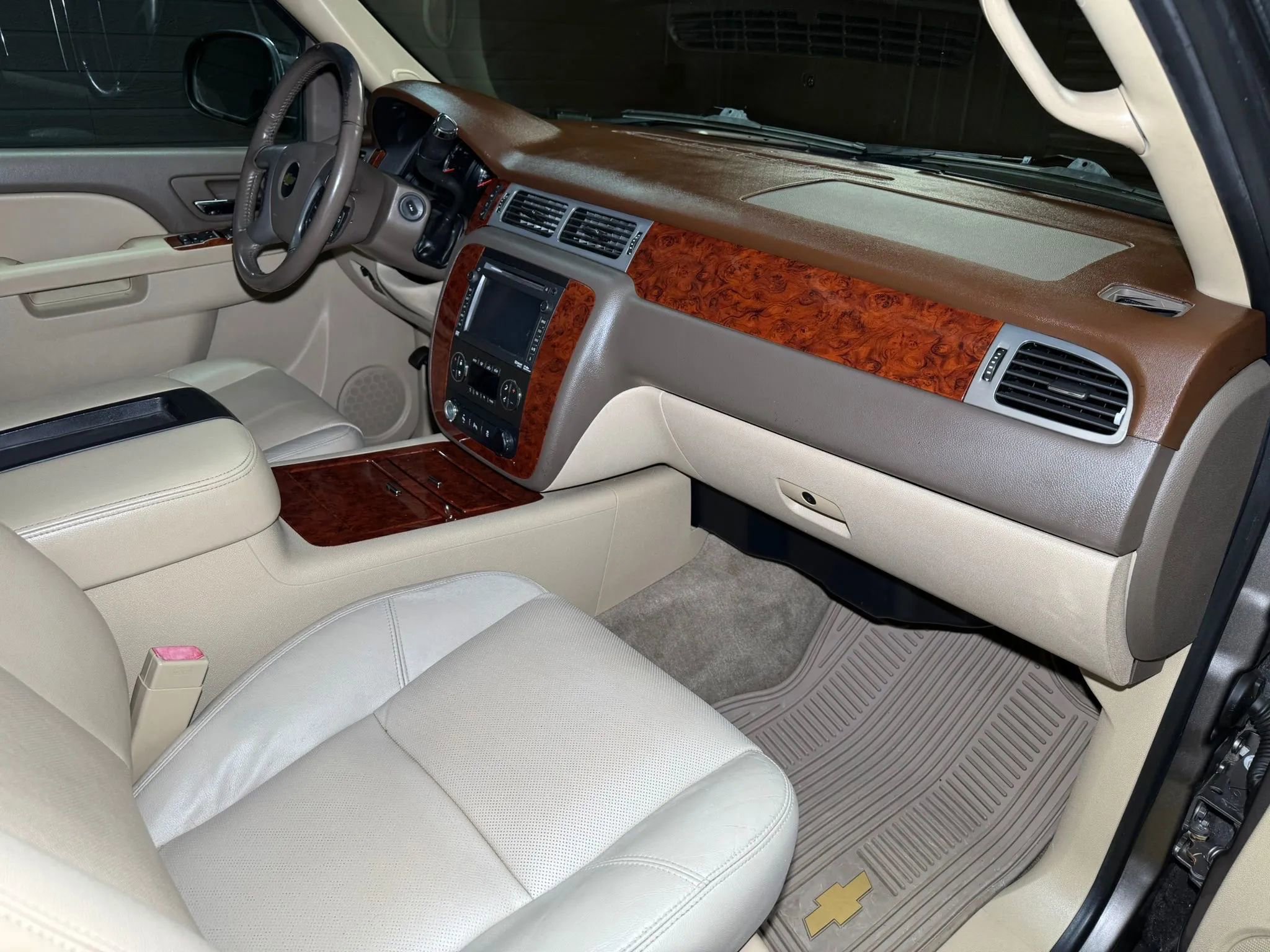 Used 2012 Chevrolet Suburban LTZ image 37