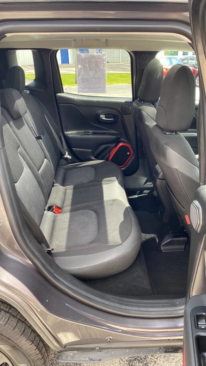 Used 2018 Jeep Renegade Trailhawk w/ Cold Weather Group II image 33