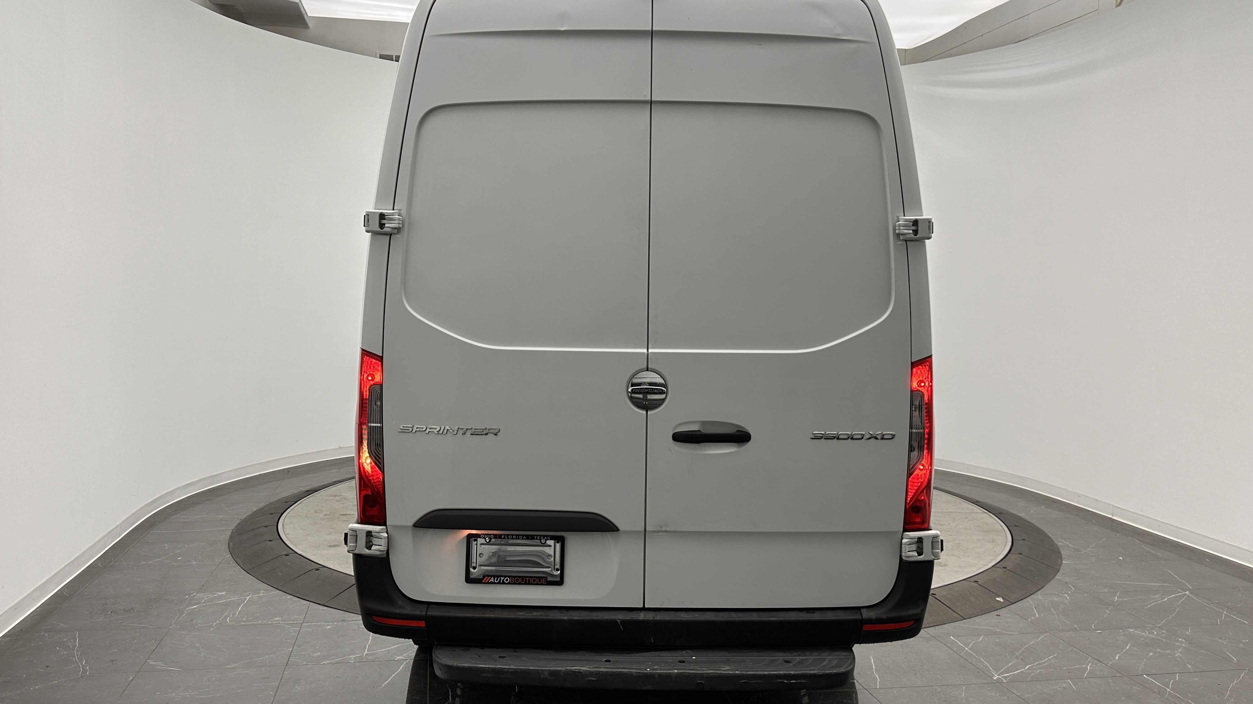 Used 2020 Freightliner Sprinter 3500 image 5