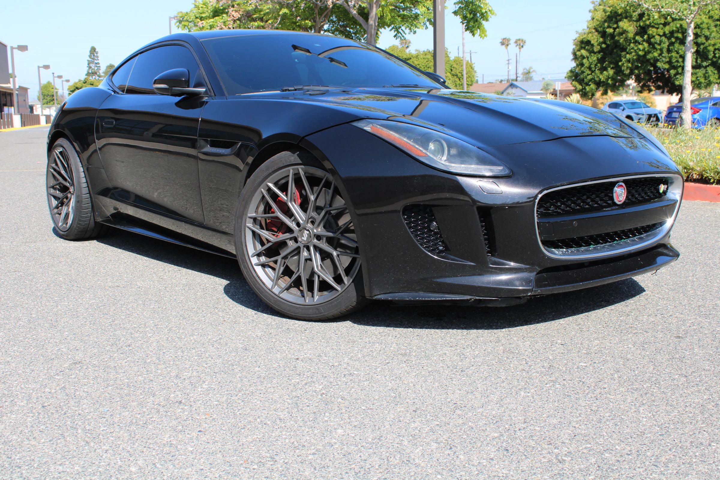 Used 2015 Jaguar F-TYPE R RWD image 9