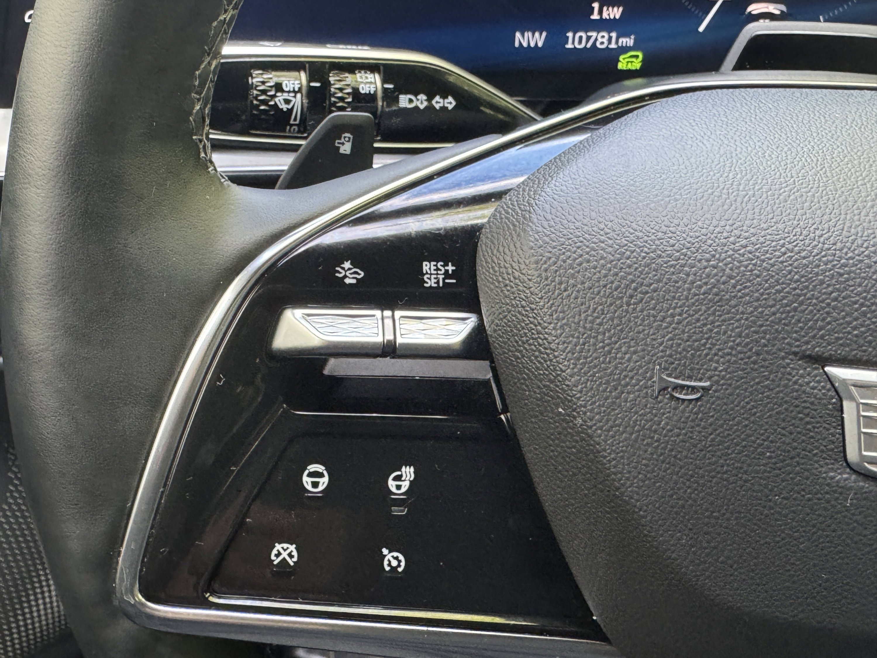 Used 2024 Cadillac Lyriq Luxury w/ LPO, Floor Liner Package image 12