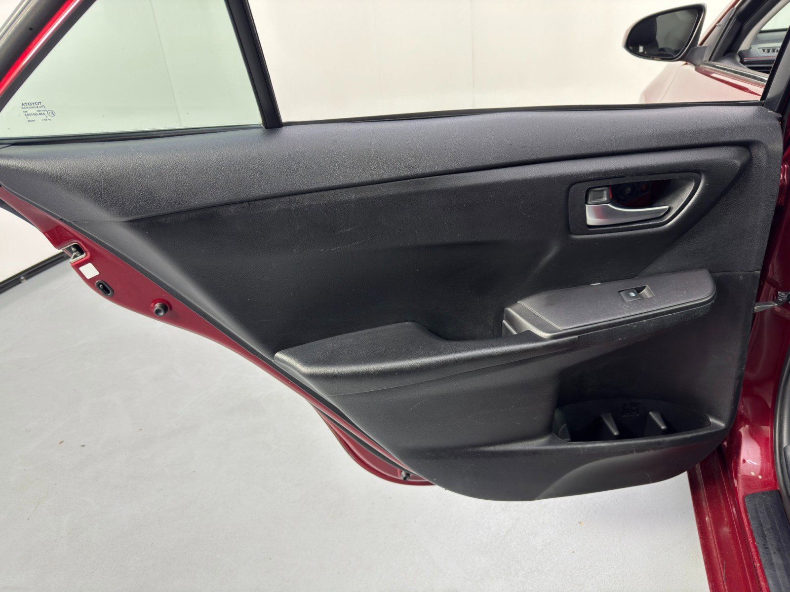 Used 2016 Toyota Camry SE image 34