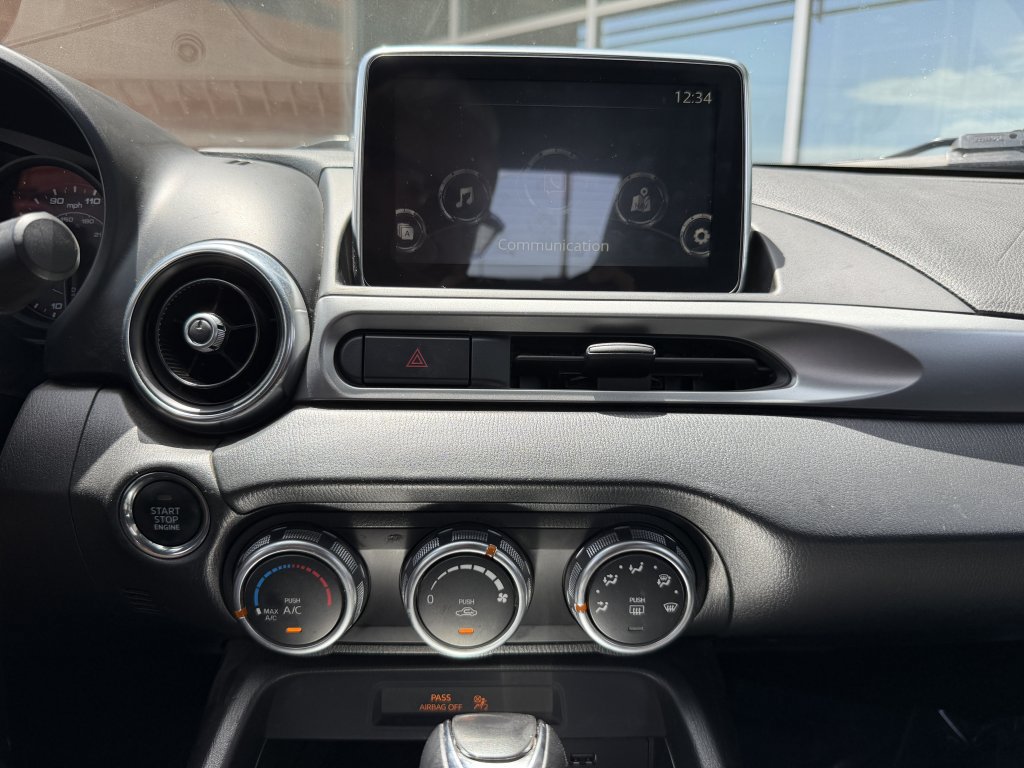Used 2018 FIAT 124 Spider Classica w/ Technology Group RWD image 17