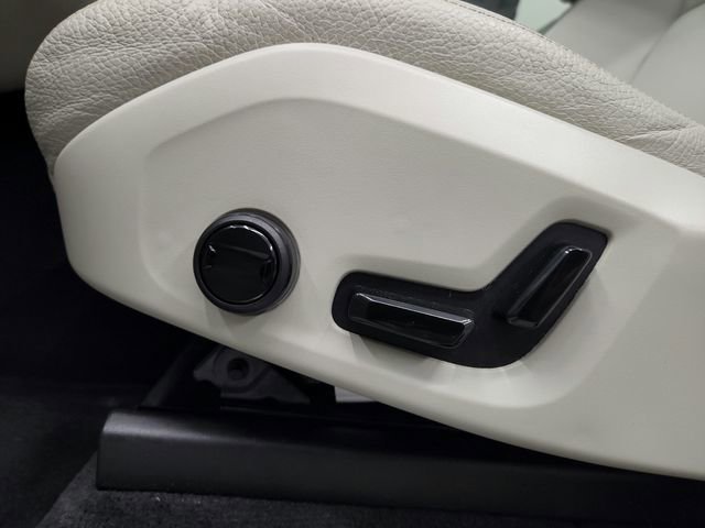 Used 2024 Volvo XC90 B6 Plus image 29