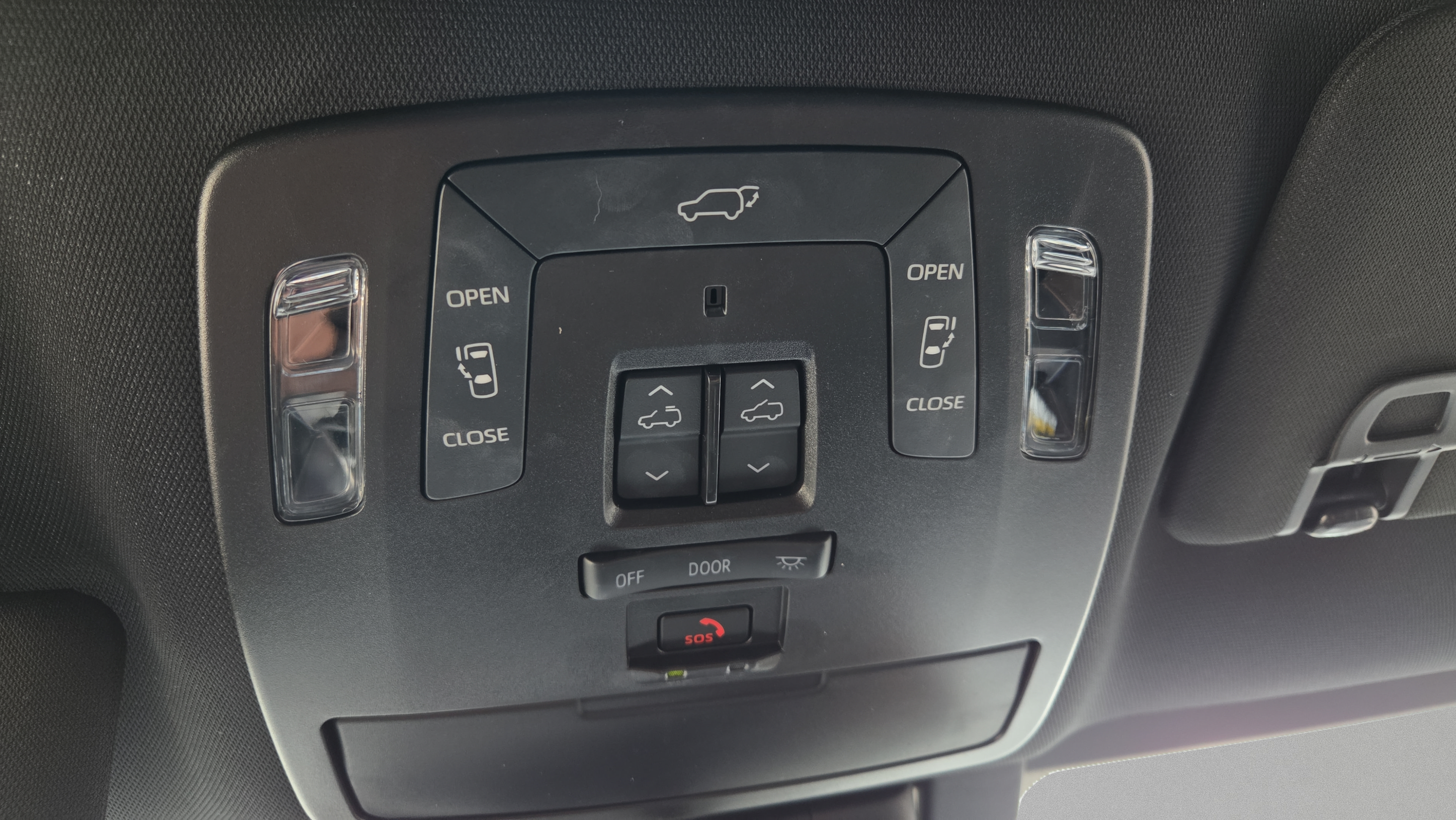Certified 2025 Toyota Sienna Platinum AWD/4WD image 33