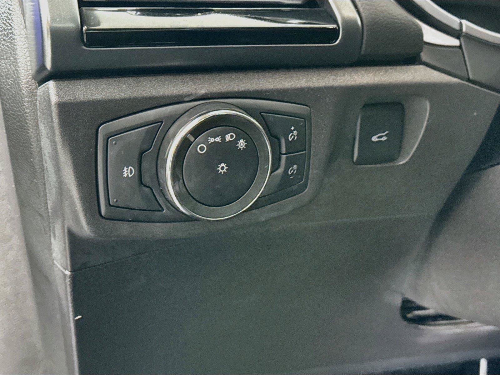 Used 2016 Ford Fusion SE FWD image 15