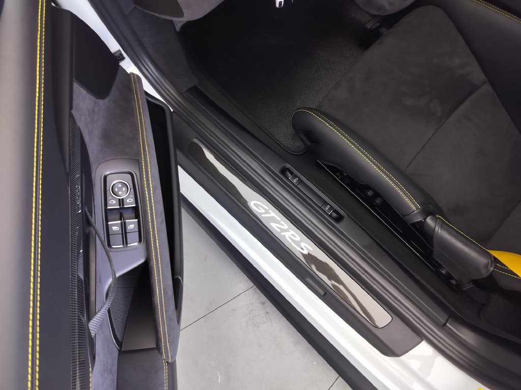 Used 2018 Porsche 911 GT2 RS RWD image 30