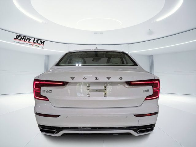 Used 2022 Volvo S60 B5 Momentum w/ Premium Package FWD image 4