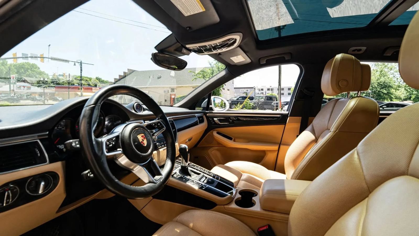 Used 2017 Porsche Macan AWD/4WD image 34